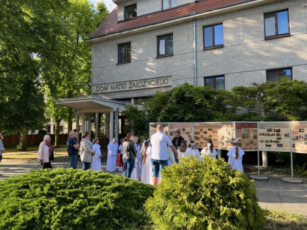  Dzieci komunijne w Pniewach 23 maja 2025 r. 