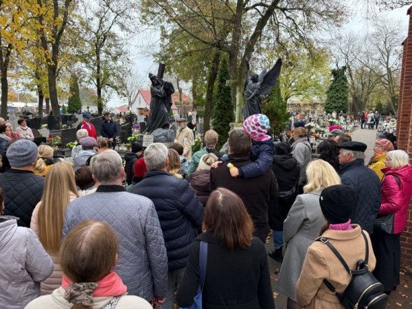  Jesienny spacer po cmentarzu z Muzeum 