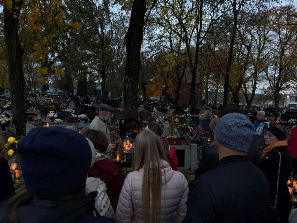  Jesienny spacer po cmentarzu z Muzeum 