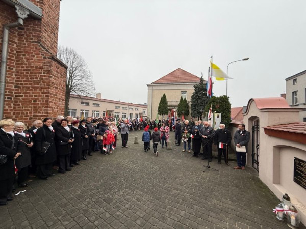  Odsłonięcie tablicy ks. L. Reszelskiego 