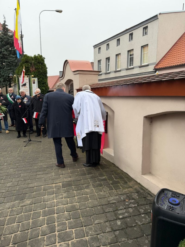  Odsłonięcie tablicy ks. L. Reszelskiego 
