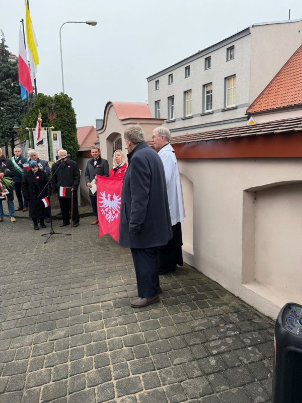  Odsłonięcie tablicy ks. L. Reszelskiego 