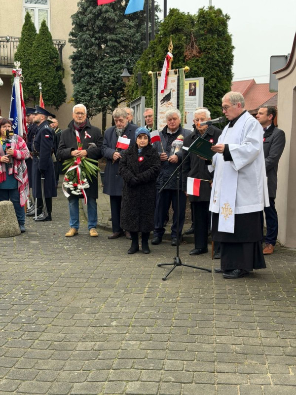  Odsłonięcie tablicy ks. L. Reszelskiego 