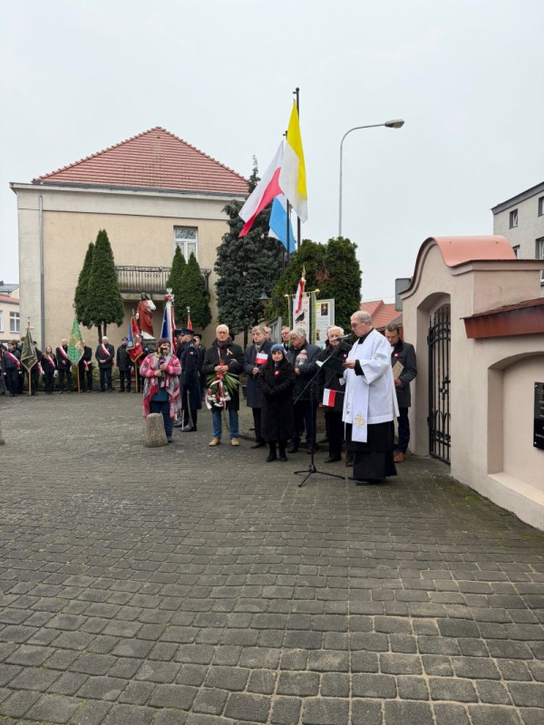  Odsłonięcie tablicy ks. L. Reszelskiego 