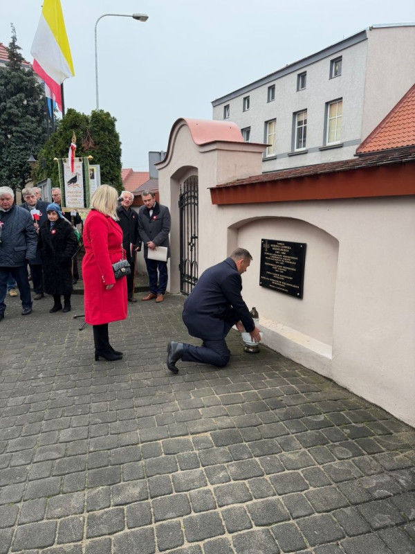  Odsłonięcie tablicy ks. L. Reszelskiego 