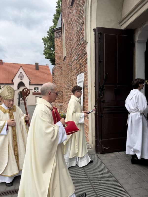  Wprowadzenie relikwii św. Faustyny 