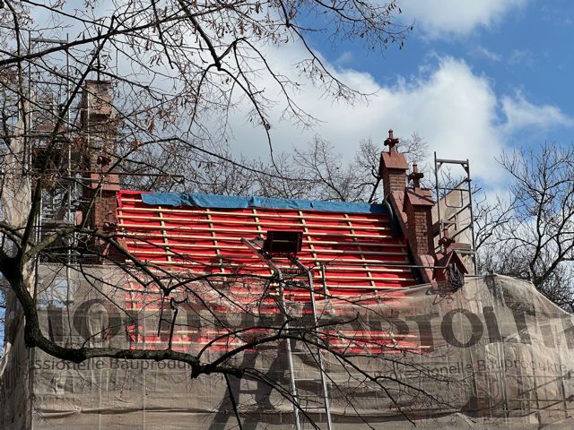 Postępujące prace przy renowacji kaplicy