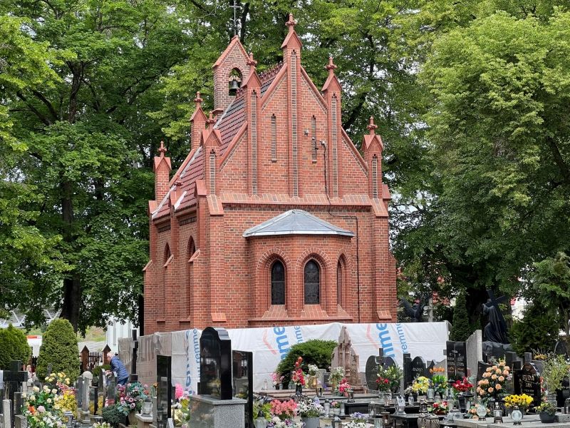 Finał prac przy kaplicy na cmentarzu