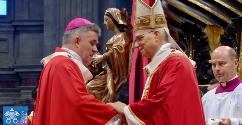 Ksiądz Arcybiskup przyjął paliusz